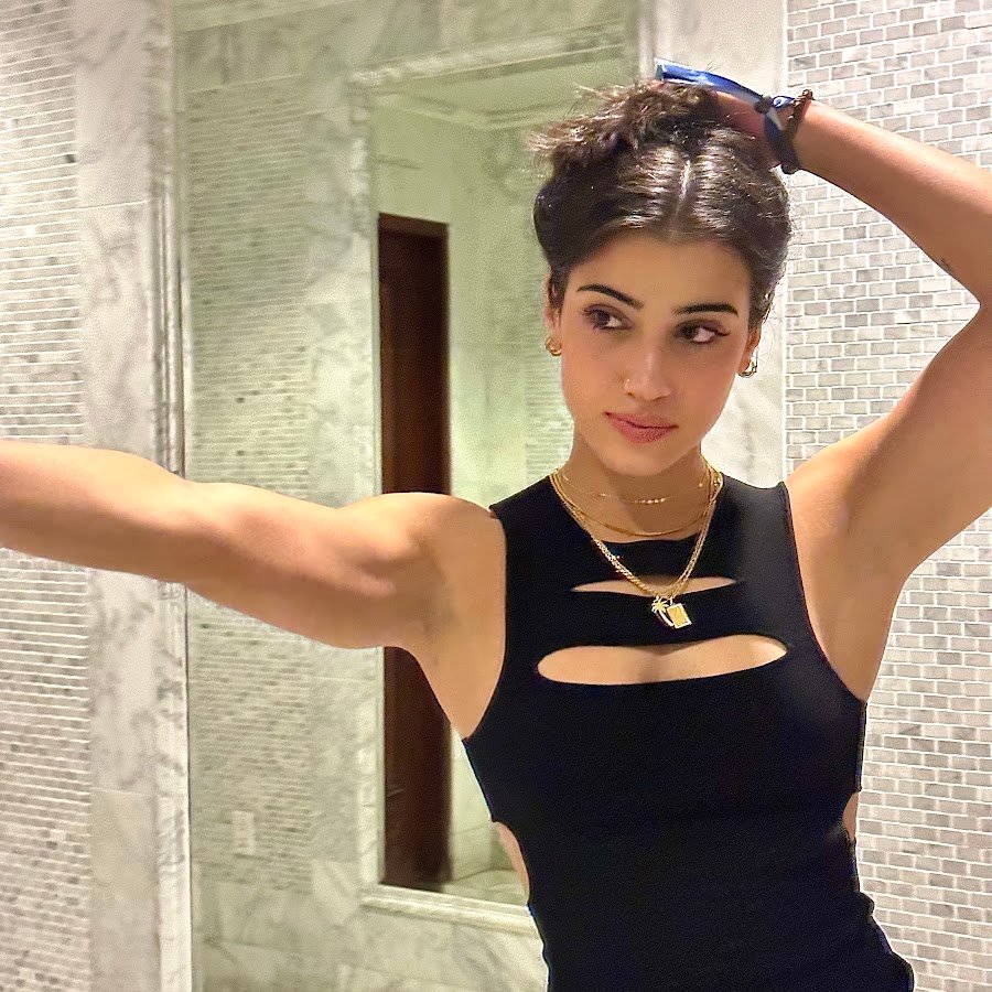 Sara Saffari: Biography, Career, Fitness Journey, and Online Influence Sara Saffari: Biography, Career, Fitness Journey, and Online Influence